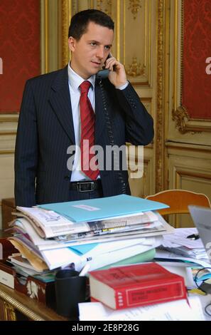 Guillaume Didier, porte-parole du ministre de la Justice, photographié dans son bureau au ministère de la Justice, à Paris, en France, le 12 septembre 2007. Photo de Christophe Guibbbaud/ABACAPRESS.COM Banque D'Images