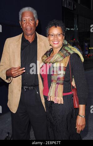 L'acteur Morgan Freeman et l'épouse Myrna Colley-Lee assistent à une projection spéciale de « Feast of Love » qui s'est tenue à la salle de projection Dolby 88 à New York City, NY, États-Unis, le 17 septembre 2007. Photo de Gregorio Binuya/ABACAPRESS.COM Banque D'Images