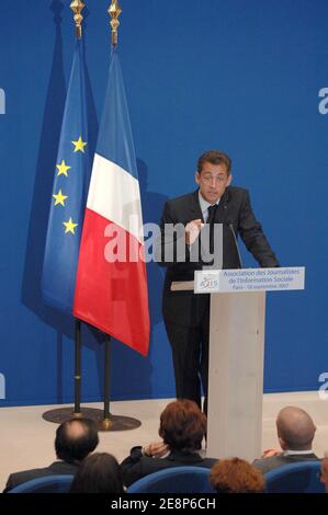 Le président Nicolas Sarkozy dévoile son projet de réforme des privilèges de retraite sociale accordés à certains travailleurs lors d'un discours au Sénat français à Paris, en France, le 18 septembre 2007. Photo de Witt/Pool/ABACAPRESS.COM Banque D'Images