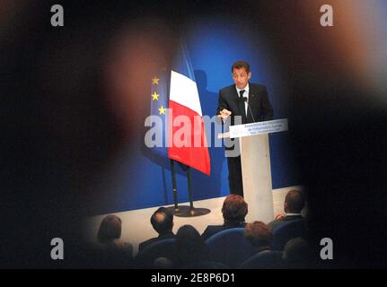 Le président Nicolas Sarkozy dévoile son projet de réforme des privilèges de retraite sociale accordés à certains travailleurs lors d'un discours au Sénat français à Paris, en France, le 18 septembre 2007. Photo de Witt/Pool/ABACAPRESS.COM Banque D'Images