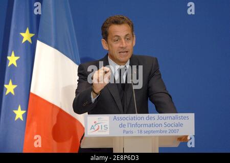 Le président Nicolas Sarkozy dévoile son projet de réforme des privilèges de retraite sociale accordés à certains travailleurs lors d'un discours au Sénat français à Paris, en France, le 18 septembre 2007. Photo de Witt/Pool/ABACAPRESS.COM Banque D'Images