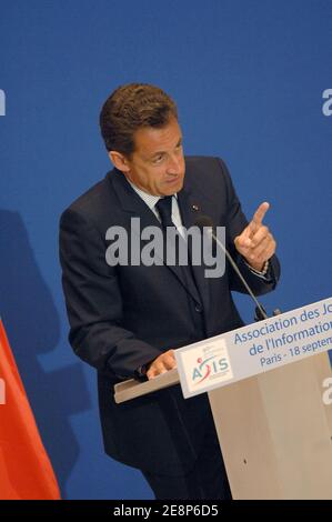 Le président Nicolas Sarkozy dévoile son projet de réforme des privilèges de retraite sociale accordés à certains travailleurs lors d'un discours au Sénat français à Paris, en France, le 18 septembre 2007. Photo de Witt/Pool/ABACAPRESS.COM Banque D'Images