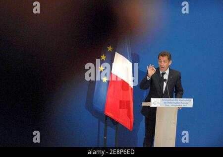 Le président Nicolas Sarkozy dévoile son projet de réforme des privilèges de retraite sociale accordés à certains travailleurs lors d'un discours au Sénat français à Paris, France, le 18 septembre 2007. Photo de Witt/Pool/ABACAPRESS.COM Banque D'Images