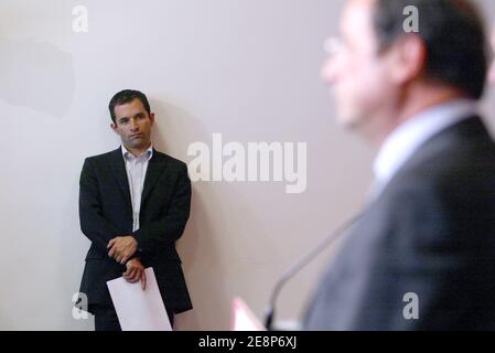 Le socialiste Benoit Hamon assiste à une conférence de presse organisée par le premier secrétaire du parti socialiste français François Hollande à Paris, en France, le 19 septembre 2007. Photo Bernard Bisson/ABACAPRESS.COM Banque D'Images