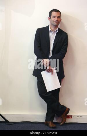 Le socialiste Benoit Hamon assiste à une conférence de presse organisée par le premier secrétaire du parti socialiste français François Hollande à Paris, en France, le 19 septembre 2007. Photo Bernard Bisson/ABACAPRESS.COM Banque D'Images