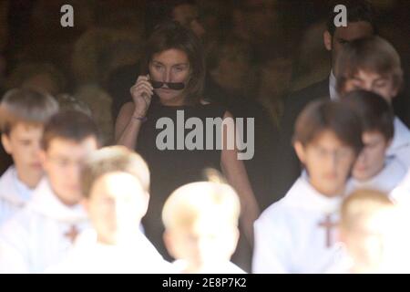 La première dame de France Cecilia Sarkozy quitte la cathédrale Saint-Jean après la messe funéraire de son ancien mari, l'ancre de télévision Jacques Martin, à Lyon, en France, le 20 septembre 2007. Photo de Bernard-Dargent-Khayat-Nebinger/ABACAPRESS.COM Banque D'Images