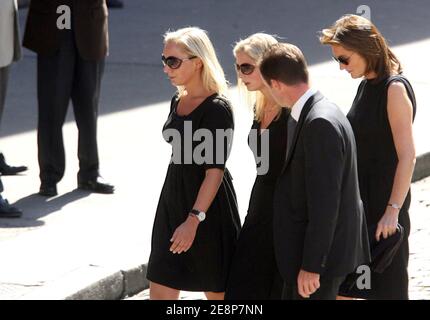 La première dame de France Cecilia Sarkozy et ses filles Judith et Jeanne-Marie arrivent à la messe funéraire de son ancien mari, l'ancre de télévision Jacques Martin, à la cathédrale Saint-Jean de Lyon, le 20 septembre 2007. Photo de Vincent Dargent/ABACAPRESS.COM Banque D'Images