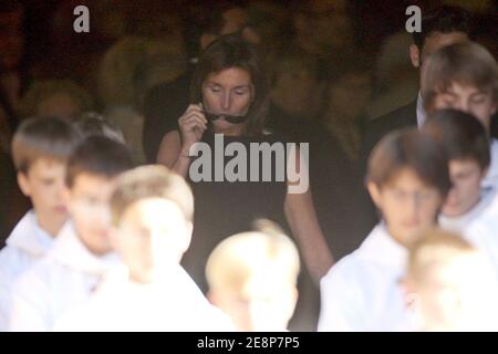 La première dame de France Cecilia Sarkozy quitte la cathédrale Saint-Jean après la messe funéraire de son ancien mari, l'ancre de télévision Jacques Martin, à Lyon, en France, le 20 septembre 2007. Photo de Bernard-Dargent-Khayat-Nebinger/ABACAPRESS.COM Banque D'Images