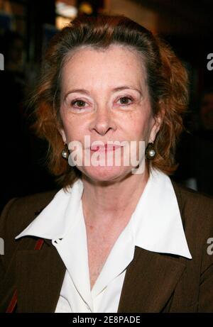 L'actrice française Dominique Lavanant participe à la conférence de presse de la Fondation recherche médicale qui s'est tenue à la Tour Eiffel à Paris, en France, le 25 septembre 2007. Photo de Denis Guignebourg/ABACAPRESS.COM Banque D'Images