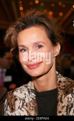 L'actrice française Marie-Sophie Berthier participe à la conférence de presse de la Fondation recherche médicale qui s'est tenue à la Tour Eiffel à Paris, en France, le 25 septembre 2007. Photo de Denis Guignebourg/ABACAPRESS.COM Banque D'Images