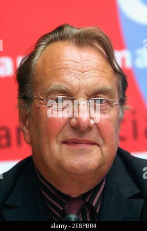 Claude Leteurtre participe à la journée parlementaire du "Nouveau Centre" à l'Assemblée nationale à Paris, France, le 27 septembre 2007. Photo de Mousse/ABACAPRESS.COM Banque D'Images