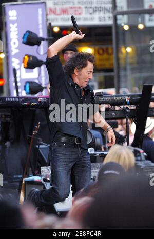 Le musicien Bruce Springsteen se produit au « Today Show » de NBC, qui s'est tenu au Rockefeller Plaza à New York City, NY, États-Unis, le 28 septembre 2007. Photo de Gregorio Binuya/ABACAPRESS.COM Banque D'Images