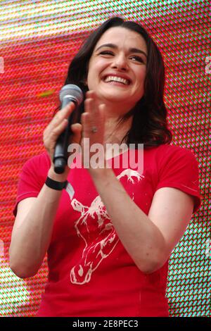 L'actrice Rachel Weisz apparaît sur scène lors du concert Live Earth - New York au stade Giants le samedi 7 juillet 2007 à East Rutherford, New Jersey, États-Unis. Photo de Gregorio Binuya/ABACAUSA.COM (photo : Rachel Weisz) Banque D'Images