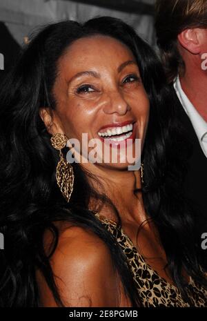 La personnalité de télévision à la retraite « Downtown » Julie Brown assiste à la première de New York de « The Hunting Party » qui s'est tenue au Paris Theatre le mercredi 22 août 2007 à New York, aux États-Unis. Photo de Gregorio Binuya/ABACAUSA.COM (photo : « Downtown » Julie Brown) Banque D'Images