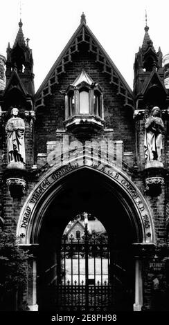 Détail de la façade de Holly Village, à la jonction de Swain's Lane et Chester Road, Highgate, au nord de Londres Banque D'Images