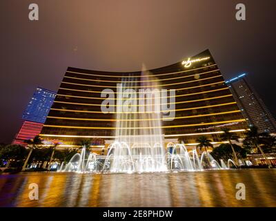 Macao, 22 JANVIER 2012 - vue nocturne sur la fontaine Wynn Macau Banque D'Images