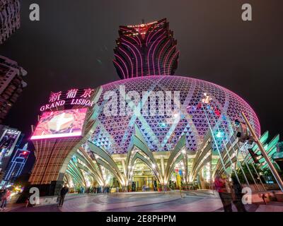 Macao, 22 JANVIER 2012 - vue extérieure de nuit sur le célèbre Casino Lisboa Banque D'Images