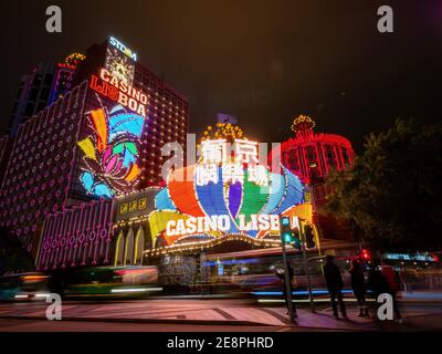 Macao, 22 JANVIER 2012 - vue extérieure de nuit sur le célèbre Casino Lisboa Banque D'Images