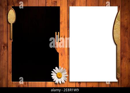 Arrière-plans pour le menu du restaurant. Deux tableaux noirs et blancs vides et marguerites sur un fond en bois Banque D'Images