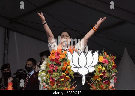 Howrah, Inde. 31 janvier 2021. Allocution du ministre du textile de l'Union, M. Smriti Irani, lors du rassemblement de Jogdan Mela au stade Dumurjala. (Photo de Ved Prakash/Pacific Press) Credit: Pacific Press Media production Corp./Alay Live News Banque D'Images