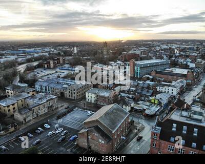 Bolton, Grand Manchester, Royaume-Uni. 14 septembre 2017. (Note de l'éditeur: Image prise par un drone).lever du soleil sur la ville de Bolton, Grand Manchester. Crédit : Edward Crawford/SOPA Images/ZUMA Wire/Alay Live News Banque D'Images