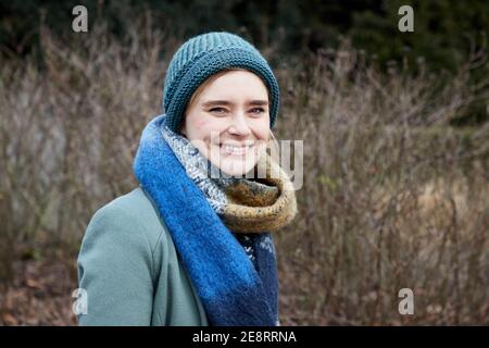 Hambourg, Allemagne. 27 janvier 2021. Nadja Bobyleva, actrice, dans le parc de la ville lors d'une séance photo pour la colonne dpa "UNE promenade avec ." Credit: Georg Wendt/dpa/Alay Live News Banque D'Images