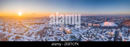 Vieille ville de Vilnius, capitale de la Lituanie, bannière avec vue aérienne Banque D'Images