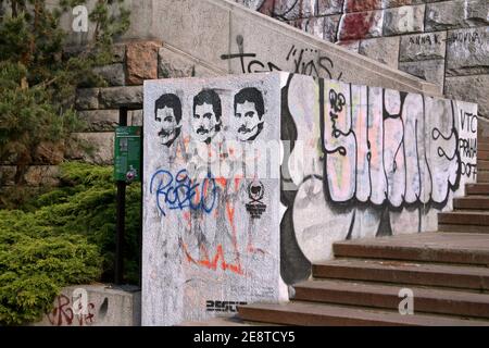 Prague, République Tchèque - 09 mai 2009 : graffiti représentant le célèbre chanteur Freddie Mercury sur le remblai de la Vltava dans le centre de Pra Banque D'Images