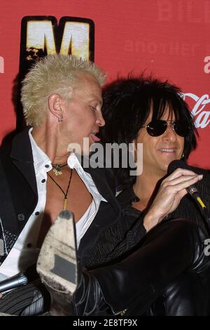 Billy Idol à une conférence de presse et promo tour.Double Bay, Sydney. Billy avec le guitariste Steve Stephens 30/09/2002 Banque D'Images