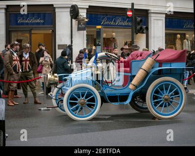Voitures anciennes exposées au Regents Street Motor Show avant la course de voitures vétérans de Londres à Brighton. 2019 Banque D'Images