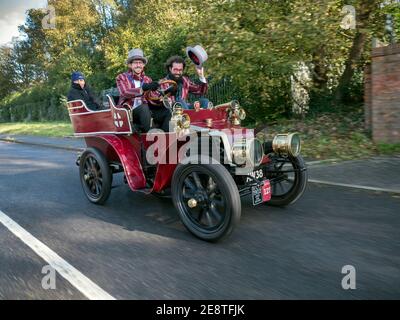 Numéro 127 a 1902 James & Browne inscrit par Imperial College sur la course de Londres à Brighton Veteran. 2019 Banque D'Images