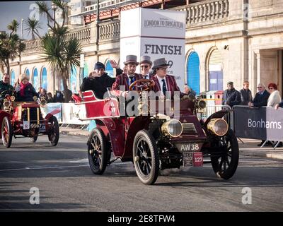 Numéro 127 a 1902 James & Browne inscrit par Imperial College sur la course de Londres à Brighton Veteran. 2019 Banque D'Images