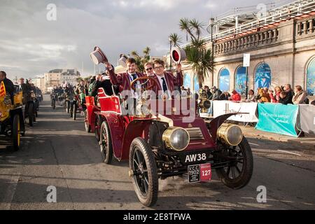 Numéro 127 a 1902 James & Browne inscrit par Imperial College sur la course de Londres à Brighton Veteran. 2019 Banque D'Images