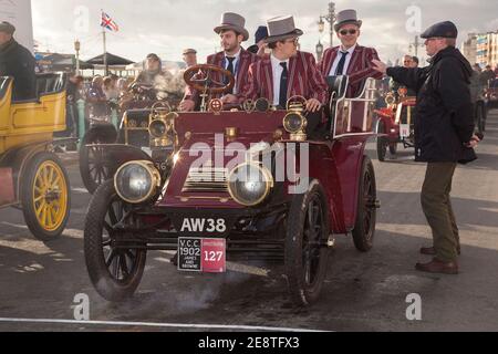 Numéro 127 a 1902 James & Browne inscrit par Imperial College sur la course de Londres à Brighton Veteran. 2019 Banque D'Images