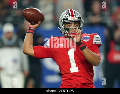 (PHOTOS DU FICHIER).ancien quartier des Buckeyes de l'État de l'Ohio (1) Justin Fields devrait passer la 1ère ronde de la version finale de la NFL, ici il est photographié le 28 décembre 2019 par rapport aux Tigers Clemson, la version finale de la NFL aura lieu à Cleveland, Ohio, le 29 avril 2021.(crédit obligatoire : Jose/SonyPro/Cal Sport Media) (photographe complet absolu et crédits requis) Banque D'Images