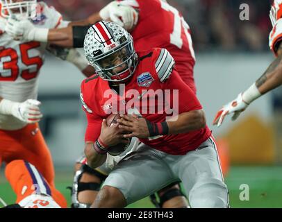 (PHOTOS DU FICHIER).ancien quartier des Buckeyes de l'État de l'Ohio (1) Justin Fields devrait passer la 1ère ronde de la version finale de la NFL, ici il est photographié le 28 décembre 2019 par rapport aux Tigers Clemson, la version finale de la NFL aura lieu à Cleveland, Ohio, le 29 avril 2021.(crédit obligatoire : Jose/SonyPro/Cal Sport Media) (photographe complet absolu et crédits requis) Banque D'Images