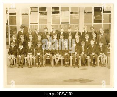 Photo de l'école de groupe des années 60 de l'école secondaire Rushey Mead, Leicester, Leicestershire, Angleterre, Royaume-Uni, en date de 1963 Banque D'Images