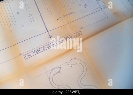 Plans d'époque pour la rénovation des catacombes dans le cimetière de Brompton. Mai Gurney schémas de la division de la structure de la structure de la porte principale. En date du 1995 Banque D'Images