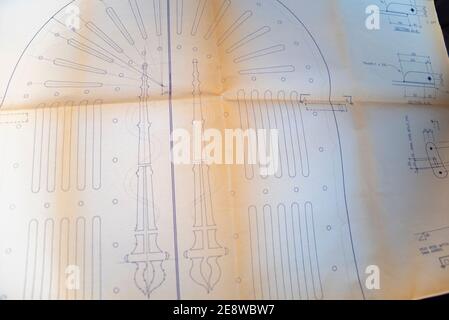 Plans d'époque pour la rénovation des catacombes dans le cimetière de Brompton. Mai Gurney schémas de la division de la structure de la structure de la porte principale. En date du 1995 Banque D'Images