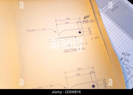 Plans d'époque pour la rénovation des catacombes dans le cimetière de Brompton. Mai Gurney schémas de la division de la structure de la structure de la porte principale. En date du 1995 Banque D'Images