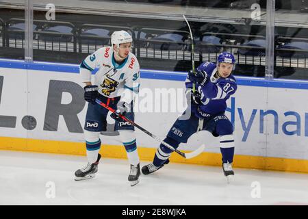 Moscou, Russie. 29 janvier 2021. Match de hockey sur glace de la saison régulière de la KHL: Dinamo Moscou contre HC Sotchi - Moscow VTB Arena - troisième période. #33 Nikita Tochi Banque D'Images