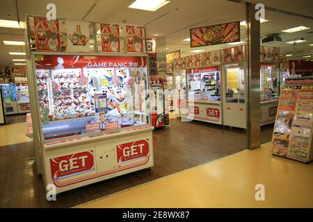 Le magasin de la machine à poupée de serrage à Tokyo, un des magasins populaires au Japon Banque D'Images