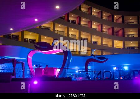 Cancun Temptation Resort la nuit Banque D'Images