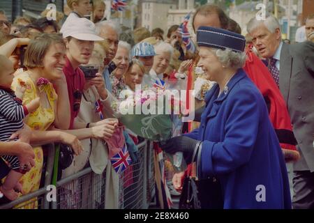 Visite de la reine Elizabeth II à la vieille ville de Hastings, East Sussex, Angleterre, Royaume-Uni. 6 juin 1997 Banque D'Images