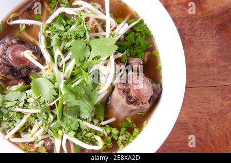 soupe de pho à l'oxtail, un repas classique vietnamien Banque D'Images