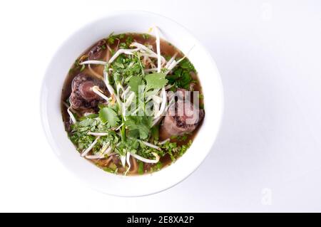 soupe de pho à l'oxtail, un repas classique vietnamien Banque D'Images