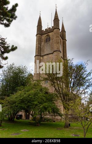 St Peter's Church, centre d'art et d'artisanat permanent, café et encas dans une église historique redondante, Marlborough, Wiltshire, Royaume-Uni. Banque D'Images