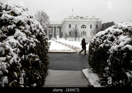 Washington, États-Unis d'Amérique. 1er février 2021. La Maison Blanche est vue après une chute de neige à Washington, DC, le 1er février 2020. Crédit: Yuri Gripas/Pool via CNP | usage dans le monde crédit: dpa/Alay Live News Banque D'Images