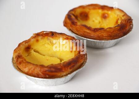 Pâtisserie traditionnelle portugaise connue sous le nom de pastis de nata Banque D'Images