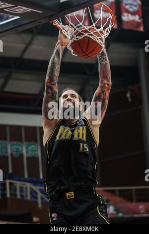 Zhuji, province chinoise de Zhejiang. 21 janvier 2021. Miroslav Raduljica des Lions de Zhejiang dunks lors du 37e match rond entre les Lions de Zhejiang et les héros de Shandong lors de la saison 2020-2021 de la ligue de l'Association chinoise de basket-ball (CBA) à Zhuji, dans la province de Zhejiang, en Chine orientale, le 21 janvier 2021. Crédit: PAN Yulong/Xinhua/Alay Live News Banque D'Images